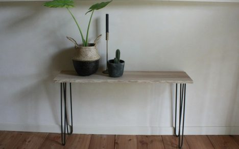Sidetable / haltafel hout en metaal 100 cm.