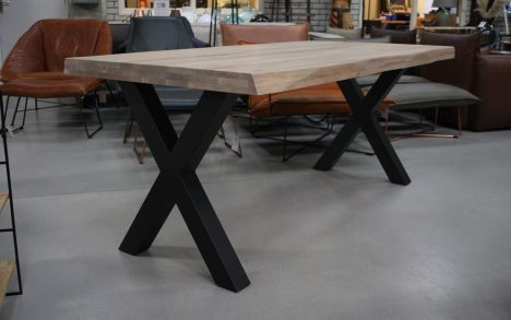 Eettafel / boomstamtafel eikenhout