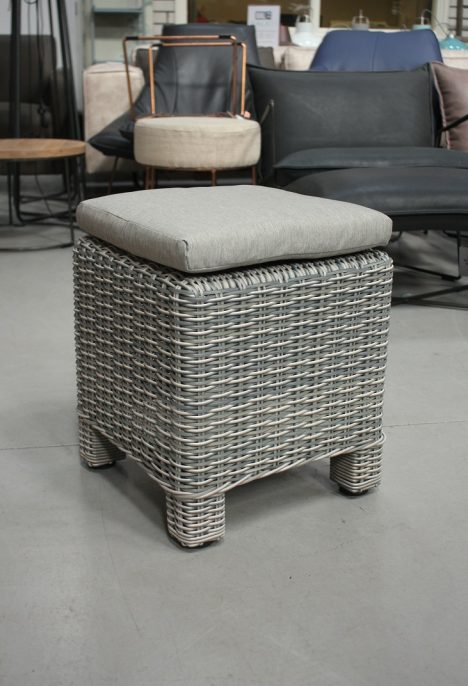 Hocker / krukje wicker met kussen