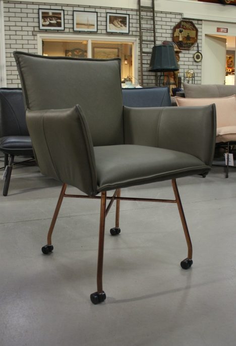 Eetkamerstoel Sanne Jess Design (Royal Olive) met wieltjes