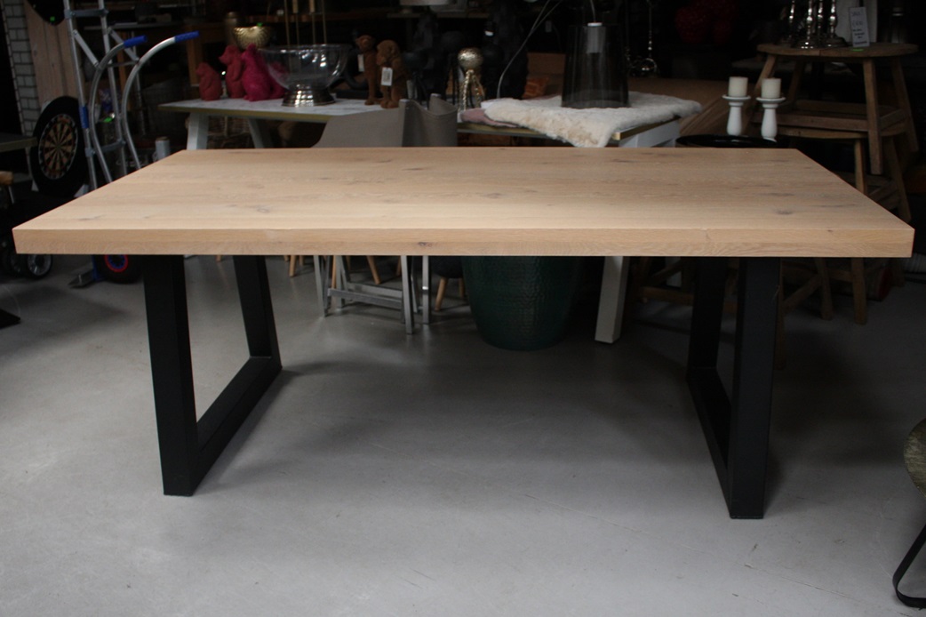 Eettafel metaal & hout 200 x 100 cm.